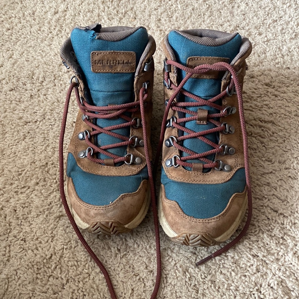 Women’s Merrell Hiking boots - size 8
